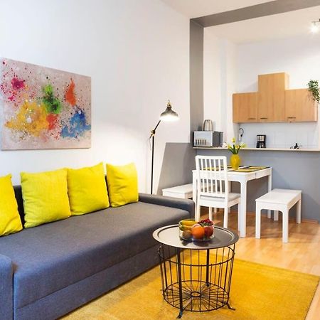 Cozy 2 Room Apartment Next To Hermannstrasse Berlin Luaran gambar