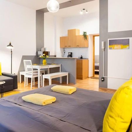 Cozy 2 Room Apartment Next To Hermannstrasse Berlin Luaran gambar
