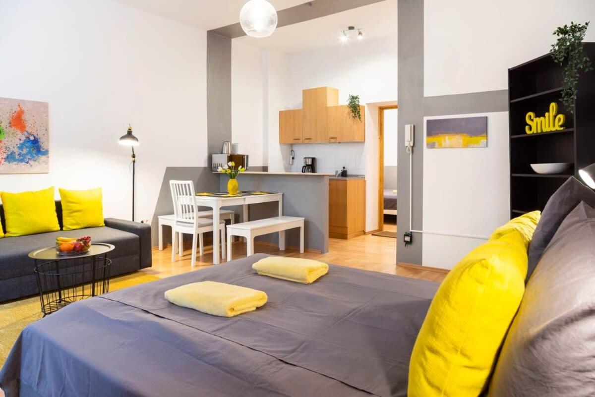 Cozy 2 Room Apartment Next To Hermannstrasse Berlin Luaran gambar