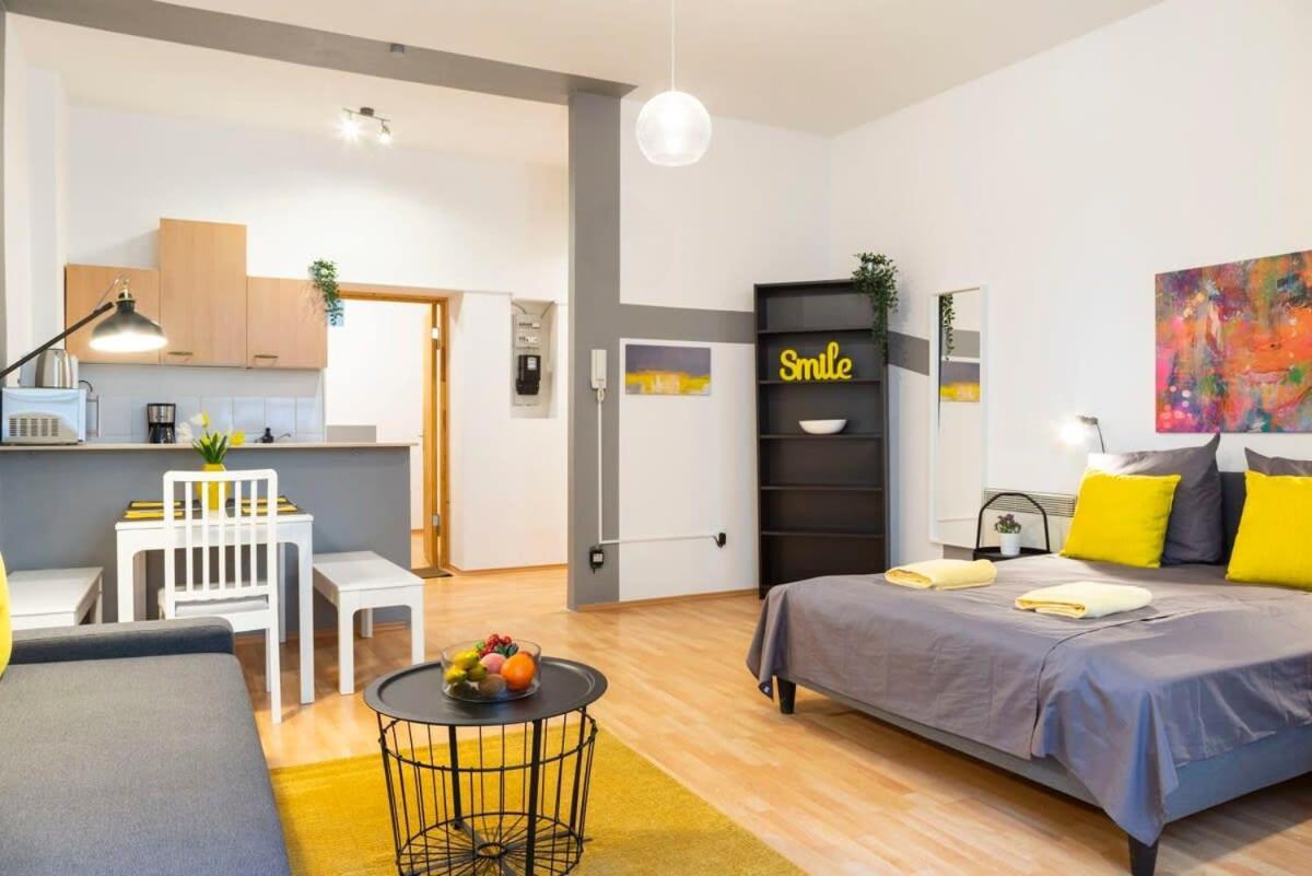 Cozy 2 Room Apartment Next To Hermannstrasse Berlin Luaran gambar