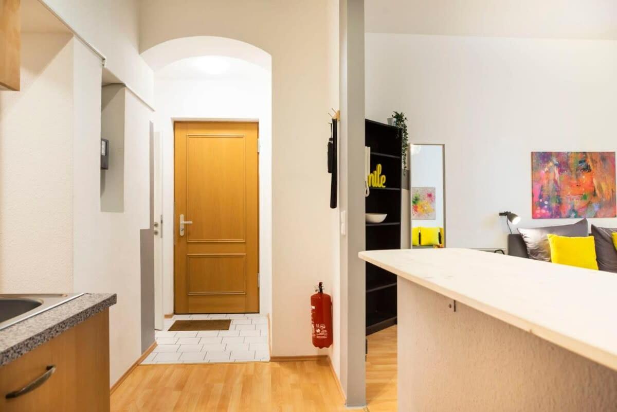 Cozy 2 Room Apartment Next To Hermannstrasse Berlin Luaran gambar