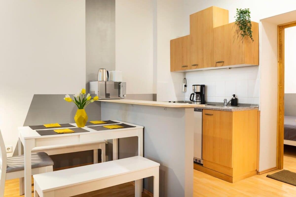 Cozy 2 Room Apartment Next To Hermannstrasse Berlin Luaran gambar